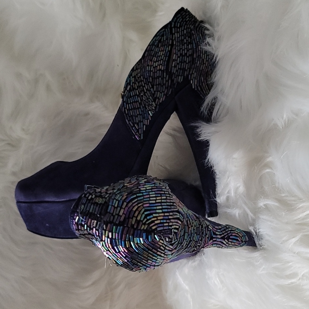 Shoes - Picture 2 of 4